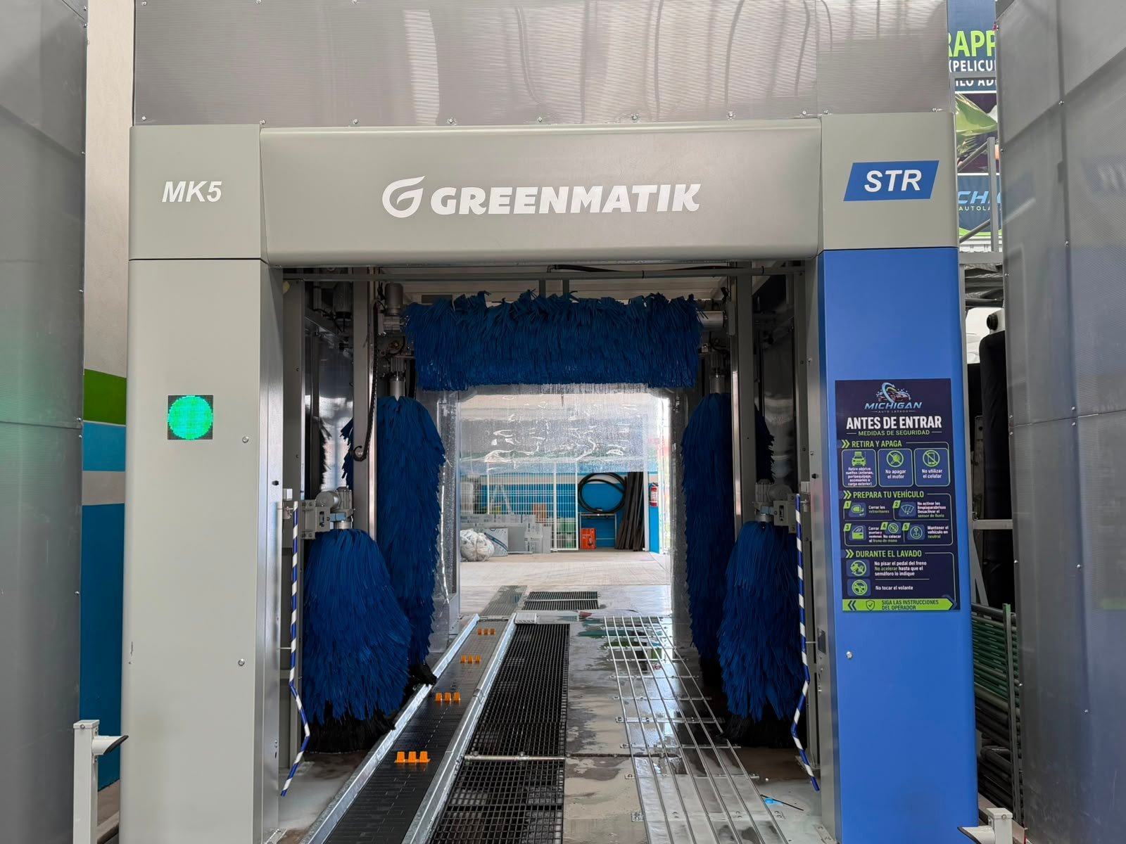 Entrada frontal de la máquina automatizada Greenmatik